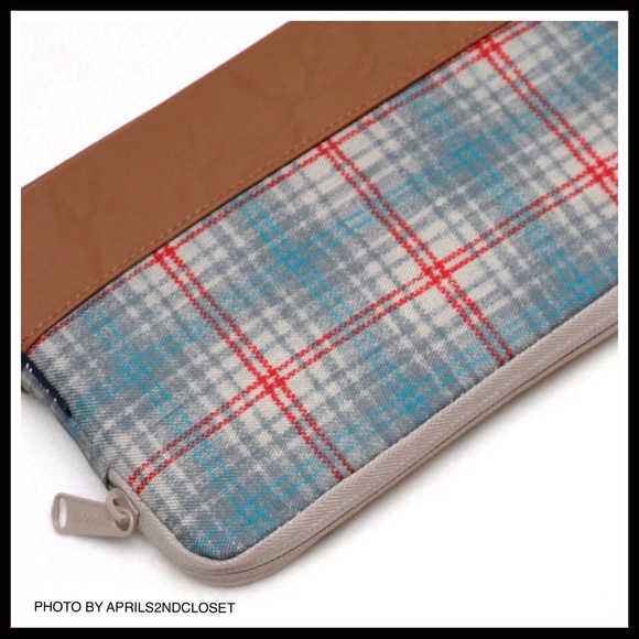 HERSCHEL SUPPLY COMPANY IPAD MINI CASE POUCH - Picture 2 of 8